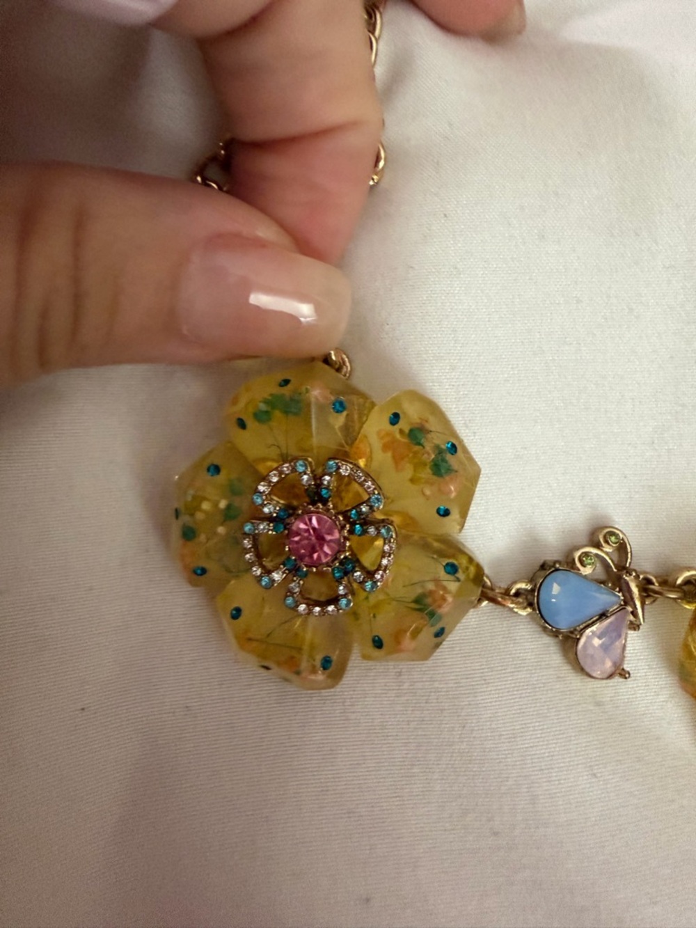 Betsey Johnson- Triple Flower Statement Necklace - Picture 3 of 6